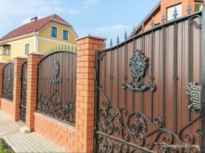 Кирпичный забор с ковкой  150 метров фото в Одинцово