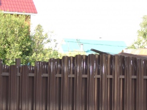 Забор из евроштакетника на ленточном фундаменте 10 метров фото в Одинцово